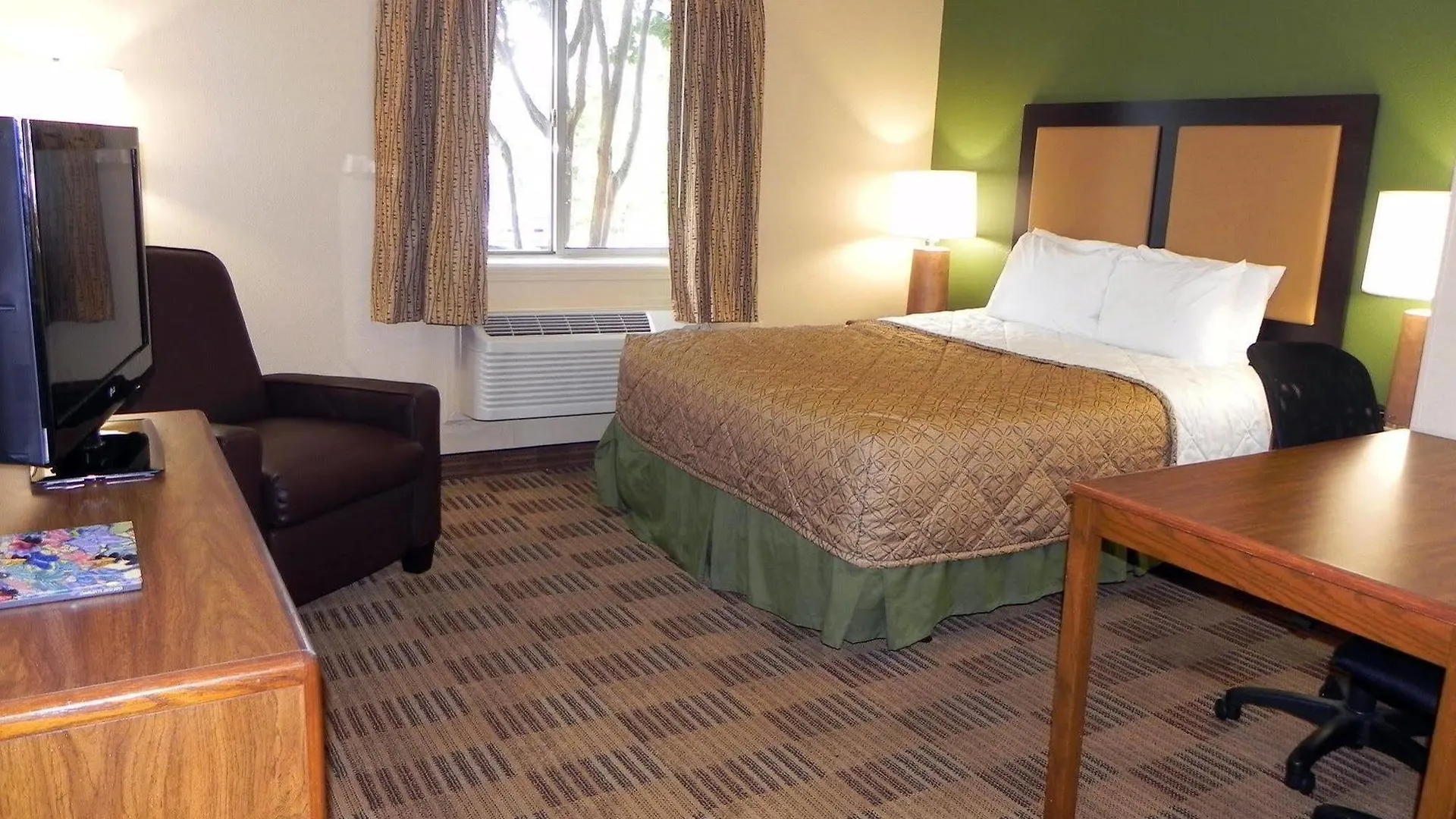 Extended Stay America Select Suites - Charlotte - University Place - E Mccullough Dr